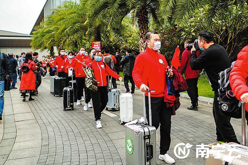 �������صĹ���Ԯ��ҽ�ƶ�Ա���������������߳��������Ƶꡣ���� Ҷ���� ��