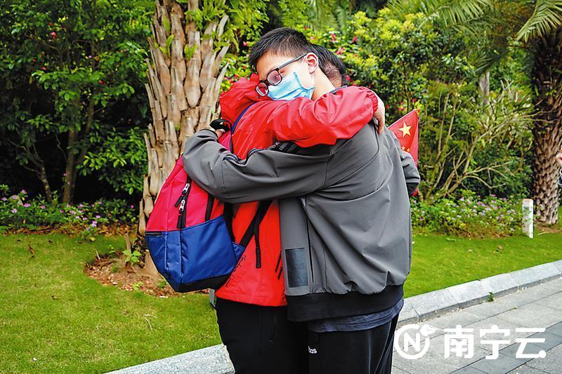  ҽ�ƶ�Ա�߳��Ƶ��������Ҹ���ӵ������ Ҷ���� ��